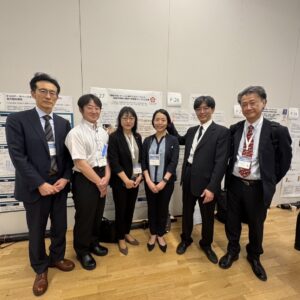 発表後、関係者の皆様との記念写真